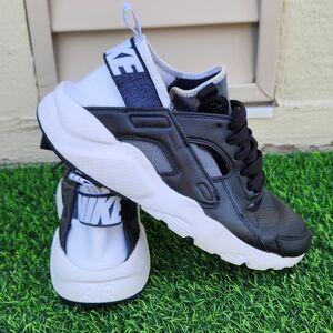 Nike Air Huarache Run Ultra SE Black White Sneakers 875841-004 Size 10.5